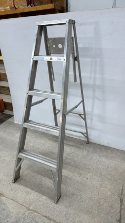 5ft Aluminum Step Ladder