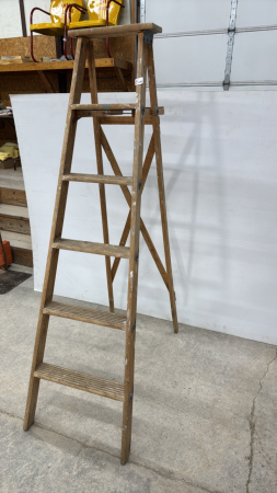 6ft Wooden Step Ladder