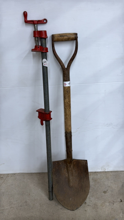 Round Mouth Shovel & 30in Pipe Clamp