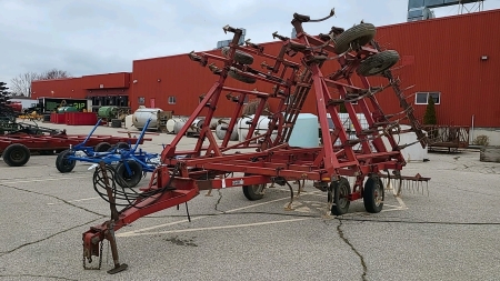 Case IH 4800 30ft Vibrashank Cultivator