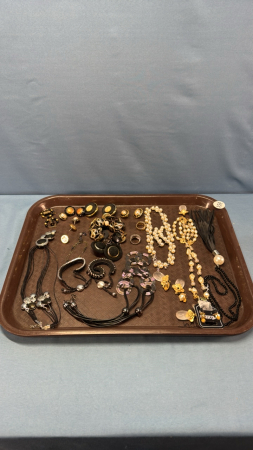 Quantity of Jewellery