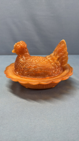 Open Tailed Caramel Glass 6.5in Hen on the Nest