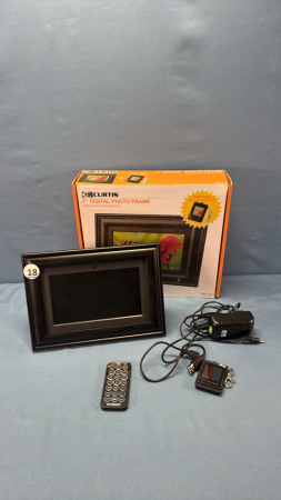 Curtis 7in Digital Photo Frame