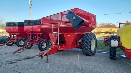 EZ Trail Model 510 Grain Buggy