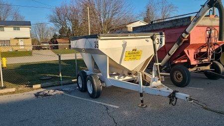 Willmar 4T Tandem Fertilizer Spreader