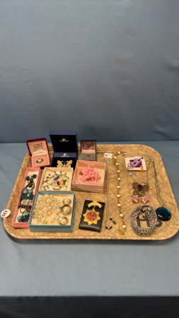 Quantity of Jewellery