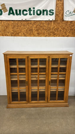 Wooden Display Cupboard Cover with 3 doors