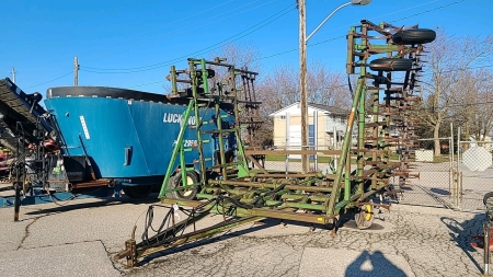 John Deere 34ft C-Shank Cultivator