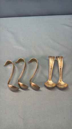 (5) Carnation Cream Top Spoons
