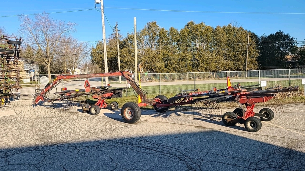 Dual Rake Stand Miller Pro Double Rotary Rake