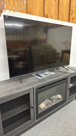 Hisense Flatscreen TV w/remote
