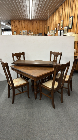 Solid Wooden Extension Table & 5 Oak Chairs