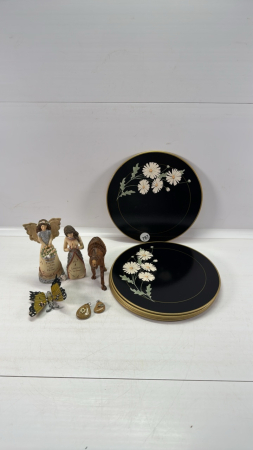 Daisy on Black 9in Cork Trivets& 2 Figurines