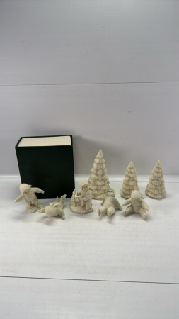 (4) Snowbabies Figurines & Christmas D&eacute;cor Pieces