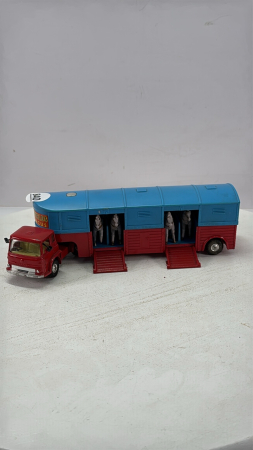 Corgi Semi w/Horse Trailer & 5 Horses