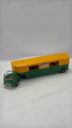 Corgi Semi w/Horse Trailer & 1 Horse