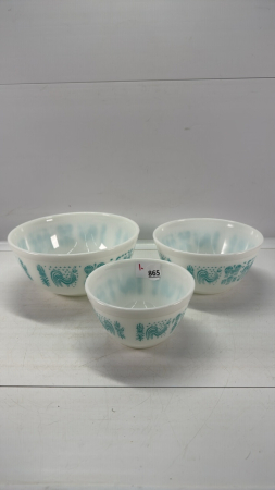 Set of 3 Pyrex Mixing Bowls