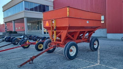 J&M 385 Gravity Wagon