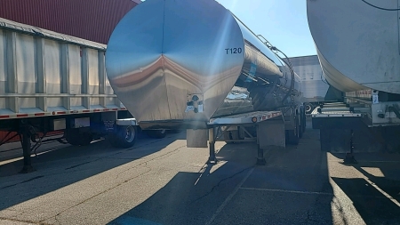 2001 Tremcar Triaxle 32,000L Tanker Trailer