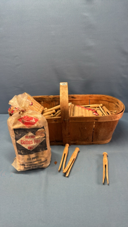 Quantity of Round Wooden Clothes Pins
