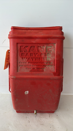 KANE BABY PIG WATERER