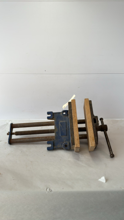 RECORD 9IN WOOD VISE
