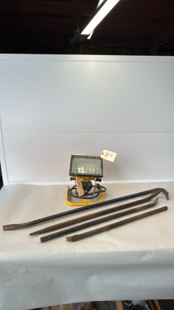HALOGEN WORK LIGHT & (4) PRY BARS