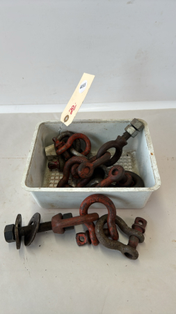ASSORTMENT OF SMALL SHACKELS & (2) EYE BOLT