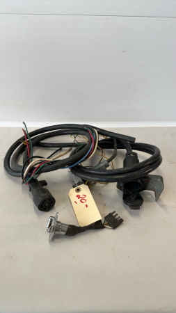 ASSORTMENT OF TRAILER WIRE, CORDS & PLUGS