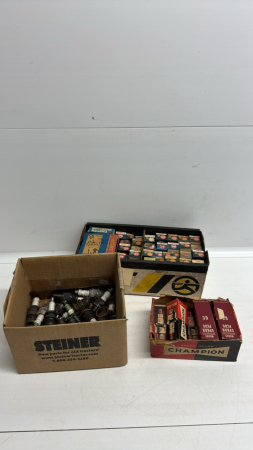 QUANTITY OF VINTAGE SPARK PLUGS