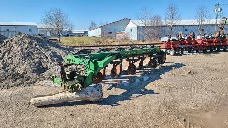 John Deere 2800 6 Furrow Semi-Mount Plow