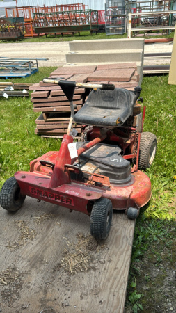 NOT RUNNING: SNAPPER 11HP REAR ENGINE RIDER