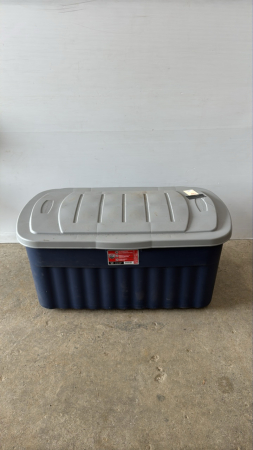 RUBBERMAID 40GAL TOTE W/LID