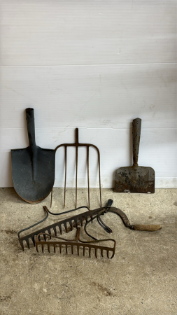 GARDEN TOOL LOT