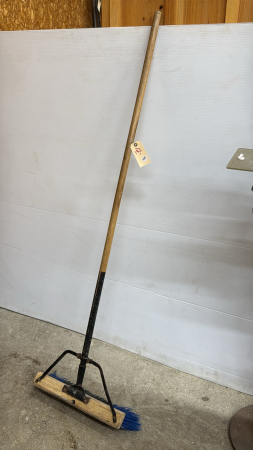 18IN PUSH BROOM