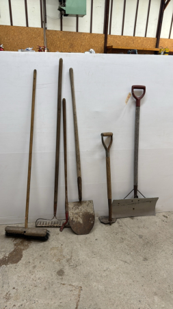 GARDEN TOOL LOT