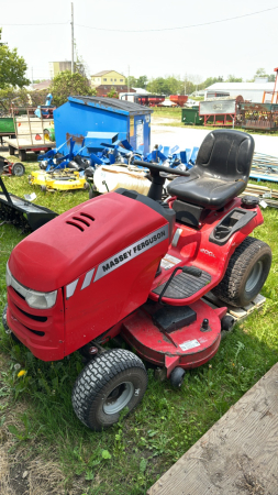 NOT RUNNING: MASSEY FERGUSON 2000 RIDING LAWN MOWER