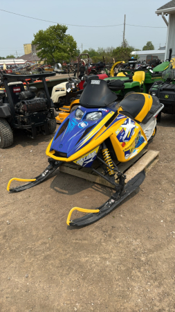 2004 SKIDOO 600 SNOWMOBILE