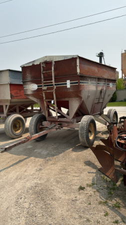 J&M 400BU GRAVITY WAGON