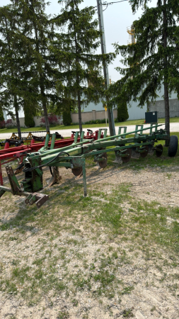 JOHN DEERE 2500 6 FURROW PLOW