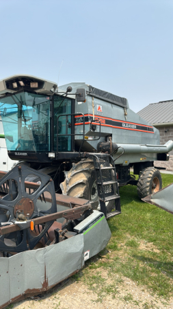 GLEANER R52 4WD DIESEL HYDROSTAT COMBINE