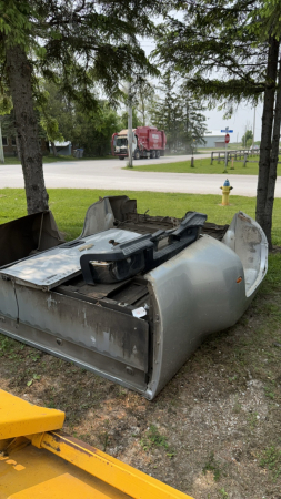 2011 DUALLY PICKUP BOX WITH BUMPER AND TAILGATE