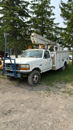 FORD DIESEL BUCKET TRUCK