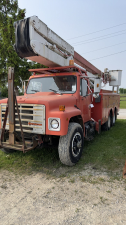 INTERNATIONAL S1900 BUCKET TRUCK