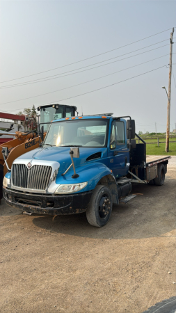 2005 INTERNATIONAL 4200 VT365 SINGLE AXLE TRUCK