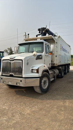 2015 WESTERN STAR 4700SB TRUCK WITH WALINGA FEED BOX