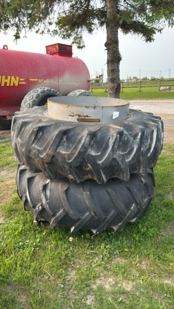 PAIR OF FIRESTONE 20.8-38 SNAP-ON DUALS