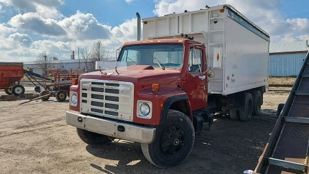 1981 International Tandem Truck w/Dump Box