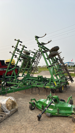JOHN DEERE 980 40FT CULTIVATOR WITH 5-BAR SPIKE HARROWS