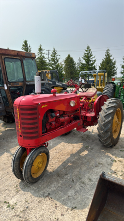 MASSEY HARRIS MUSTANG GAS TRACTOR